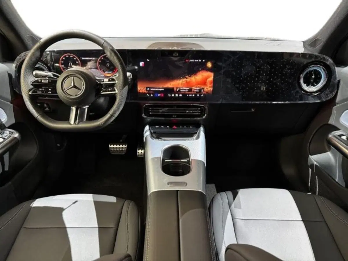 Mercedes-Benz GLB EQ nuova a Bologna (13)
