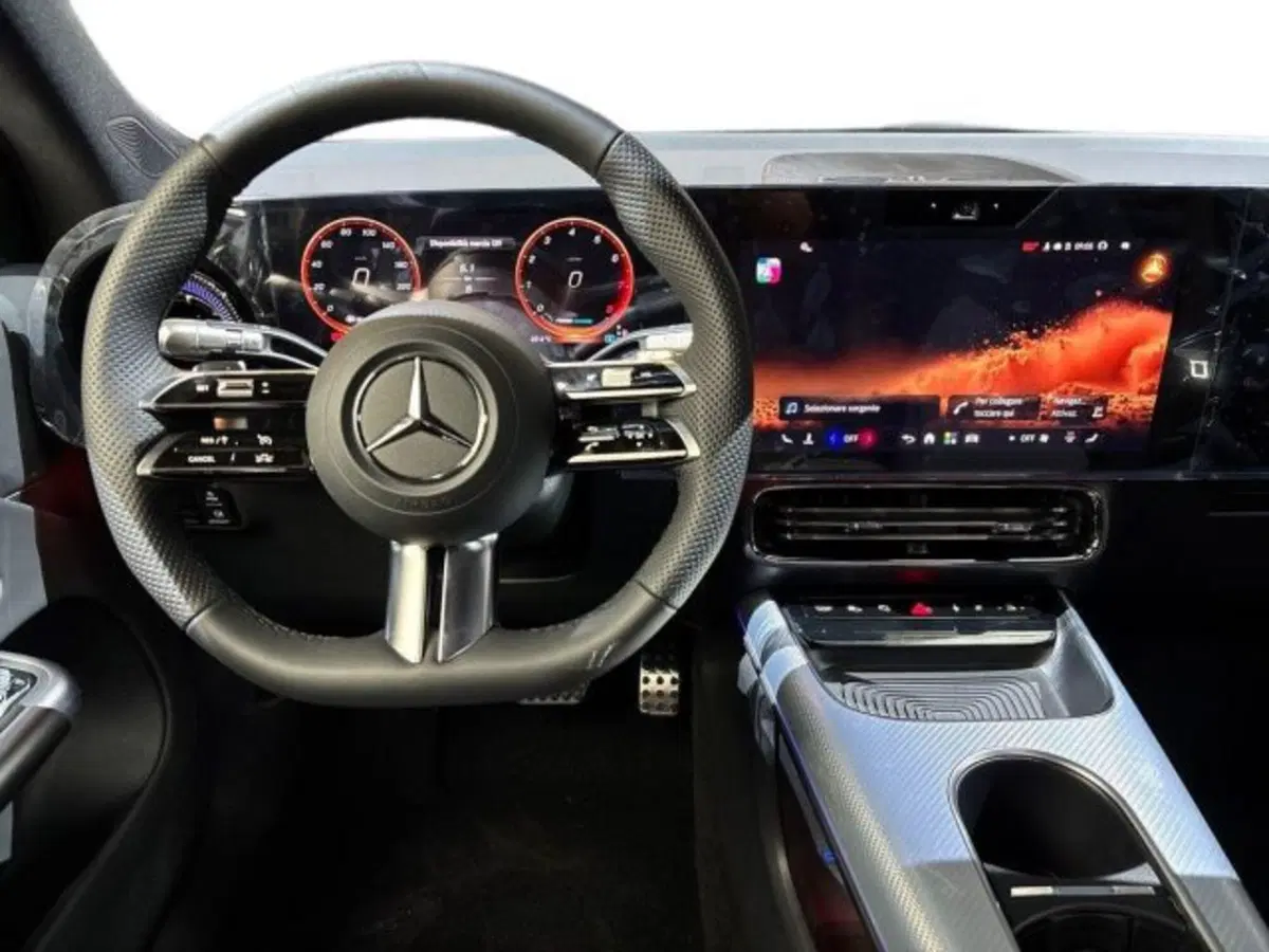 Mercedes-Benz GLB EQ nuova a Bologna (14)