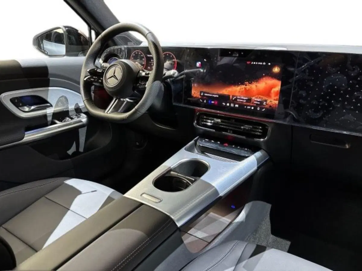 Mercedes-Benz GLB EQ nuova a Bologna (15)