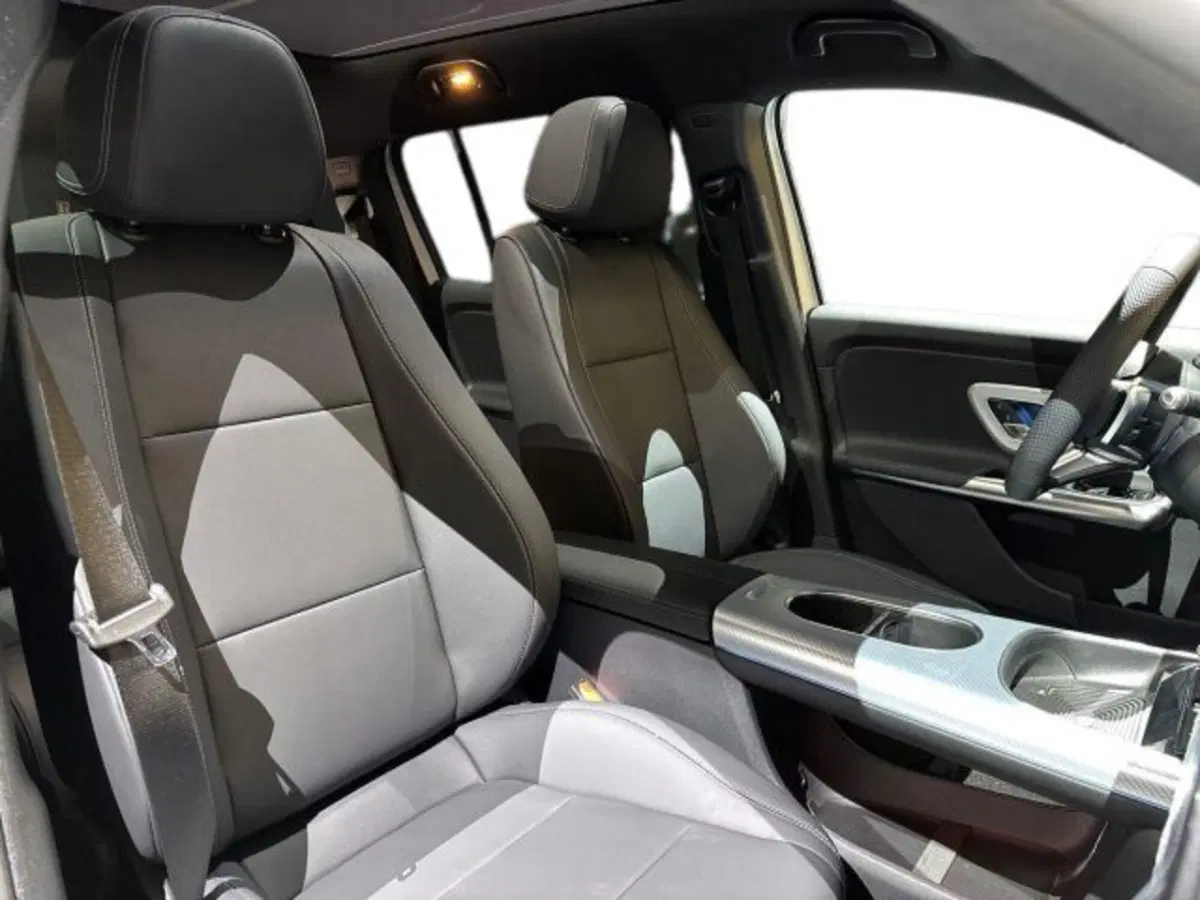 Mercedes-Benz GLB EQ nuova a Bologna (16)