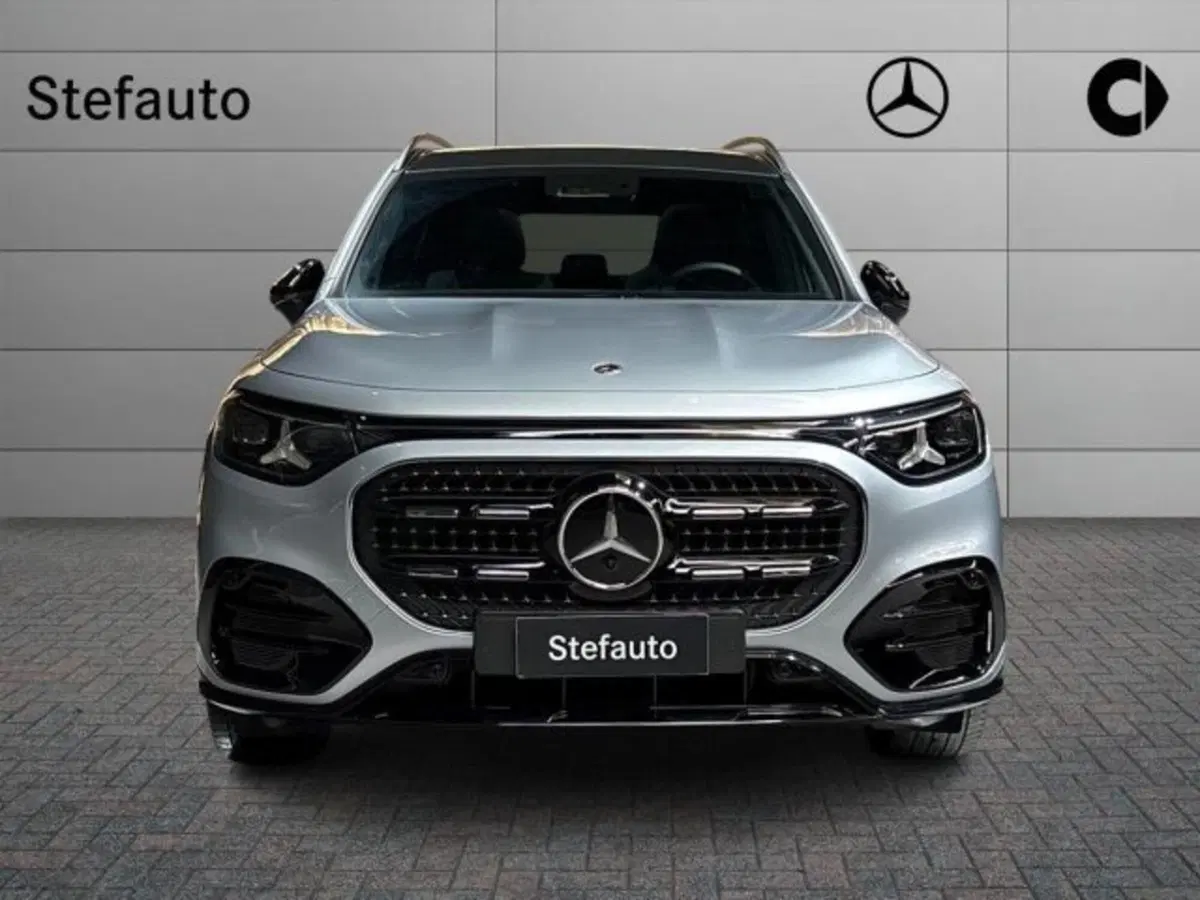 Mercedes-Benz GLB EQ nuova a Bologna (4)