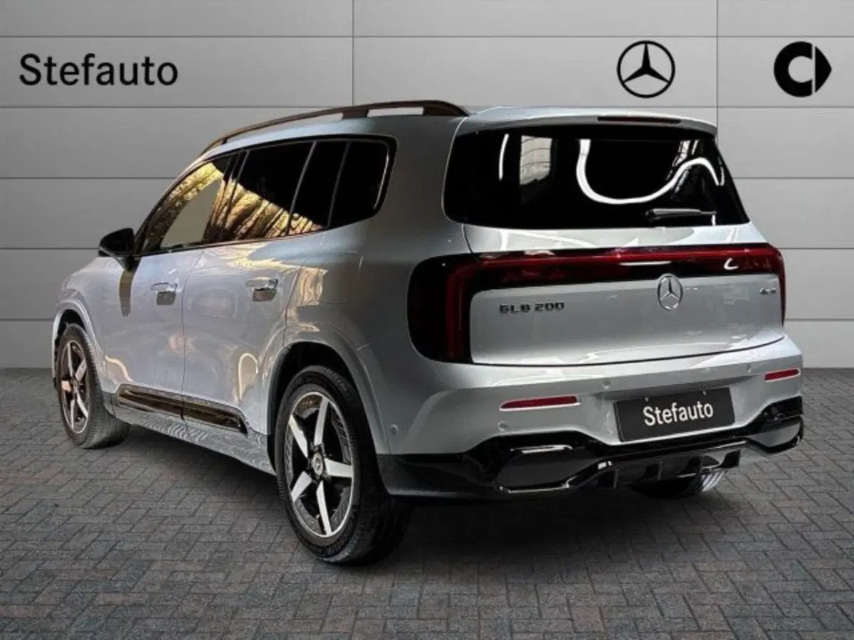 Mercedes-Benz GLB EQ nuova a Bologna (5)