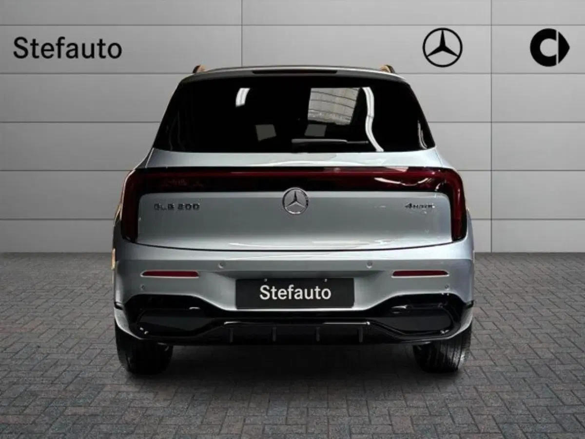 Mercedes-Benz GLB EQ nuova a Bologna (6)