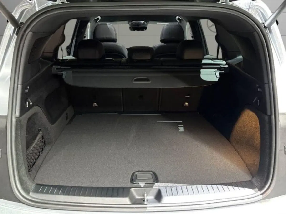 Mercedes-Benz GLB EQ nuova a Bologna (7)