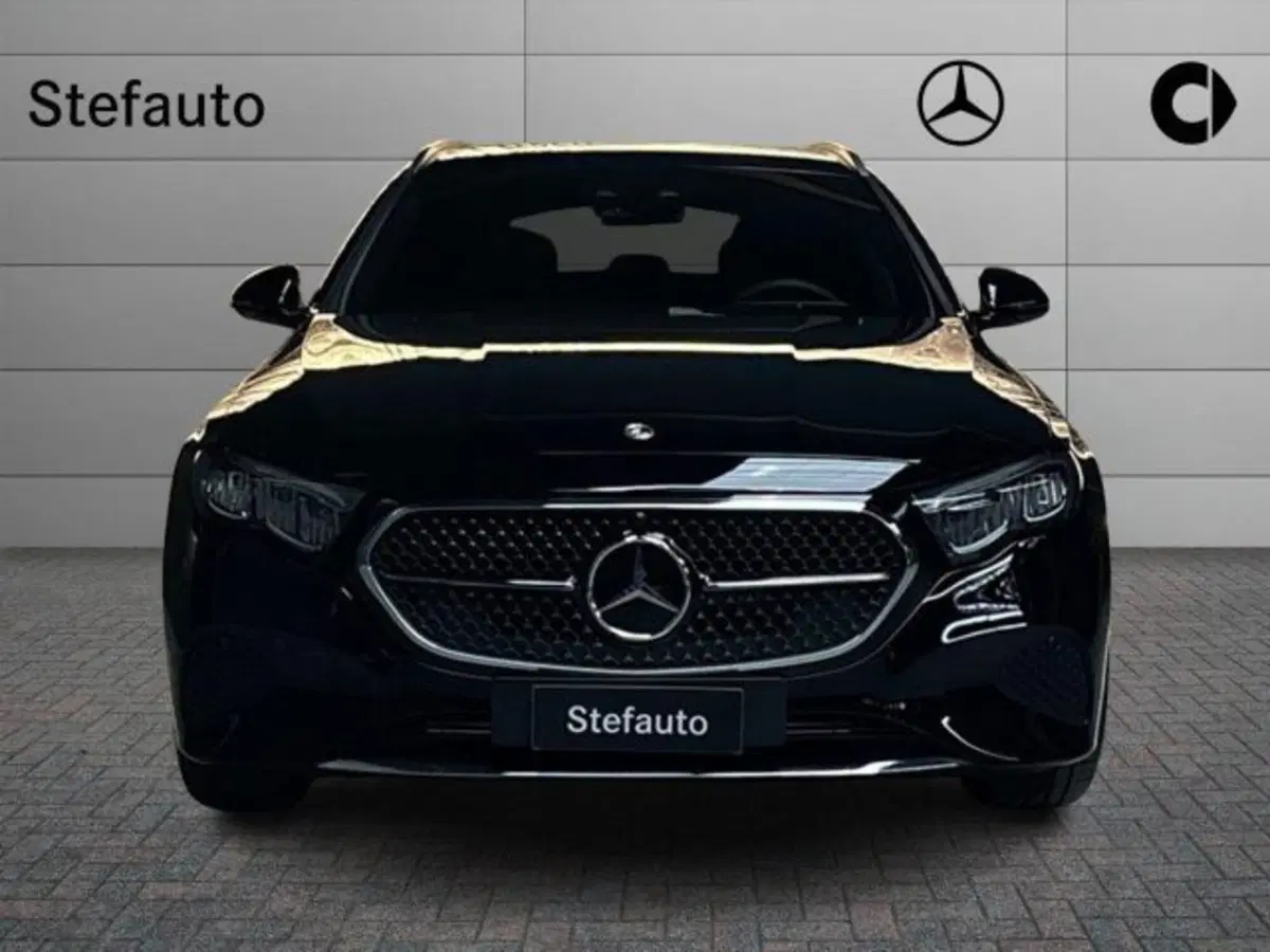 Mercedes-Benz Classe E Station Wagon nuova a Bologna (4)