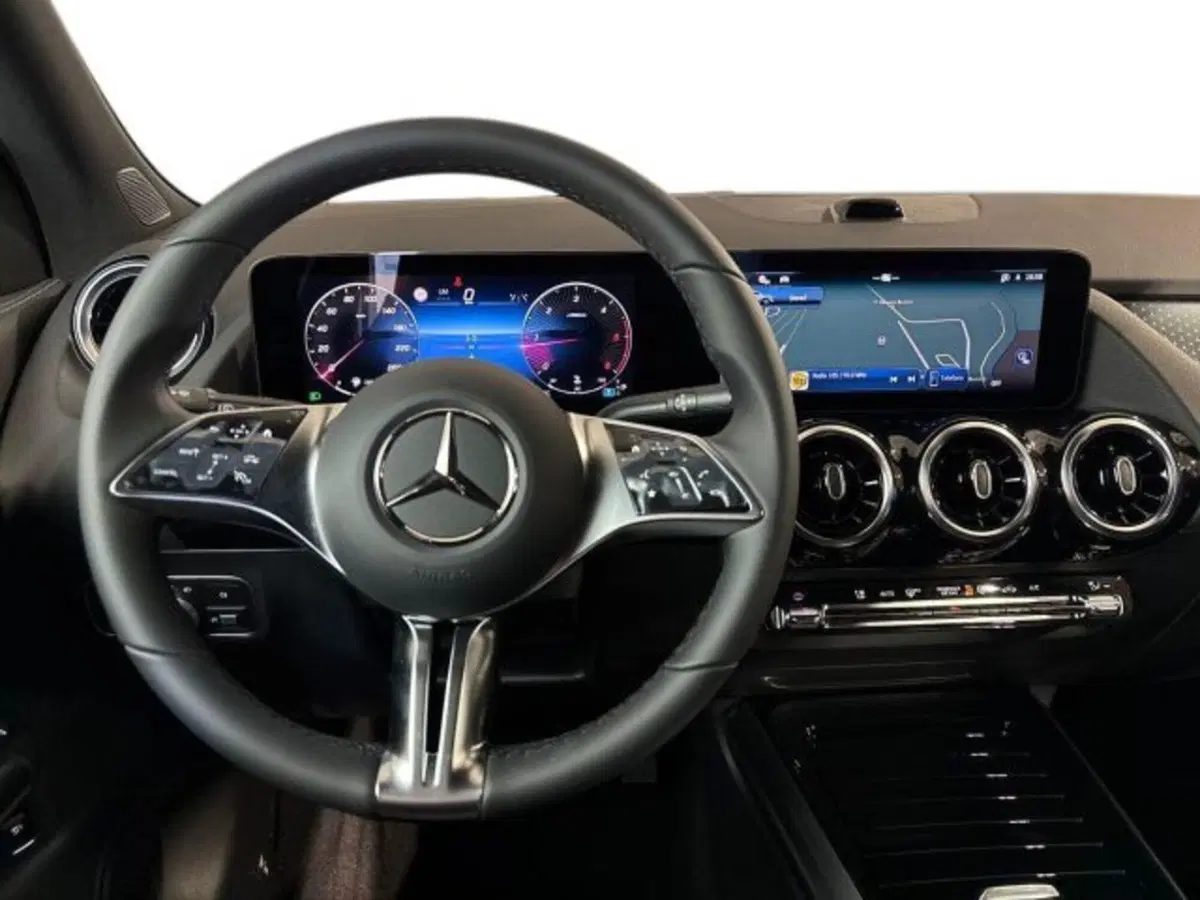Mercedes-Benz GLA SUV nuova a Bologna (14)