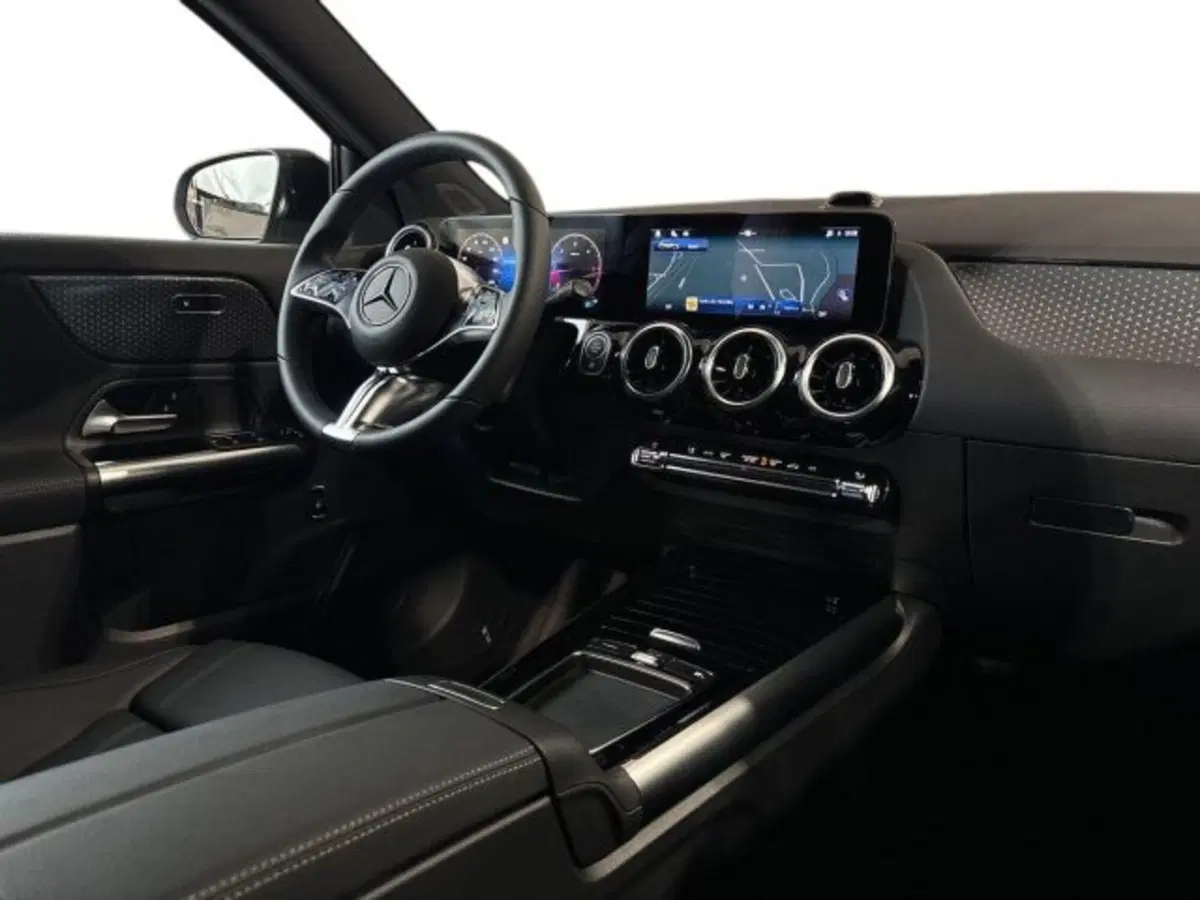 Mercedes-Benz GLA SUV nuova a Bologna (15)