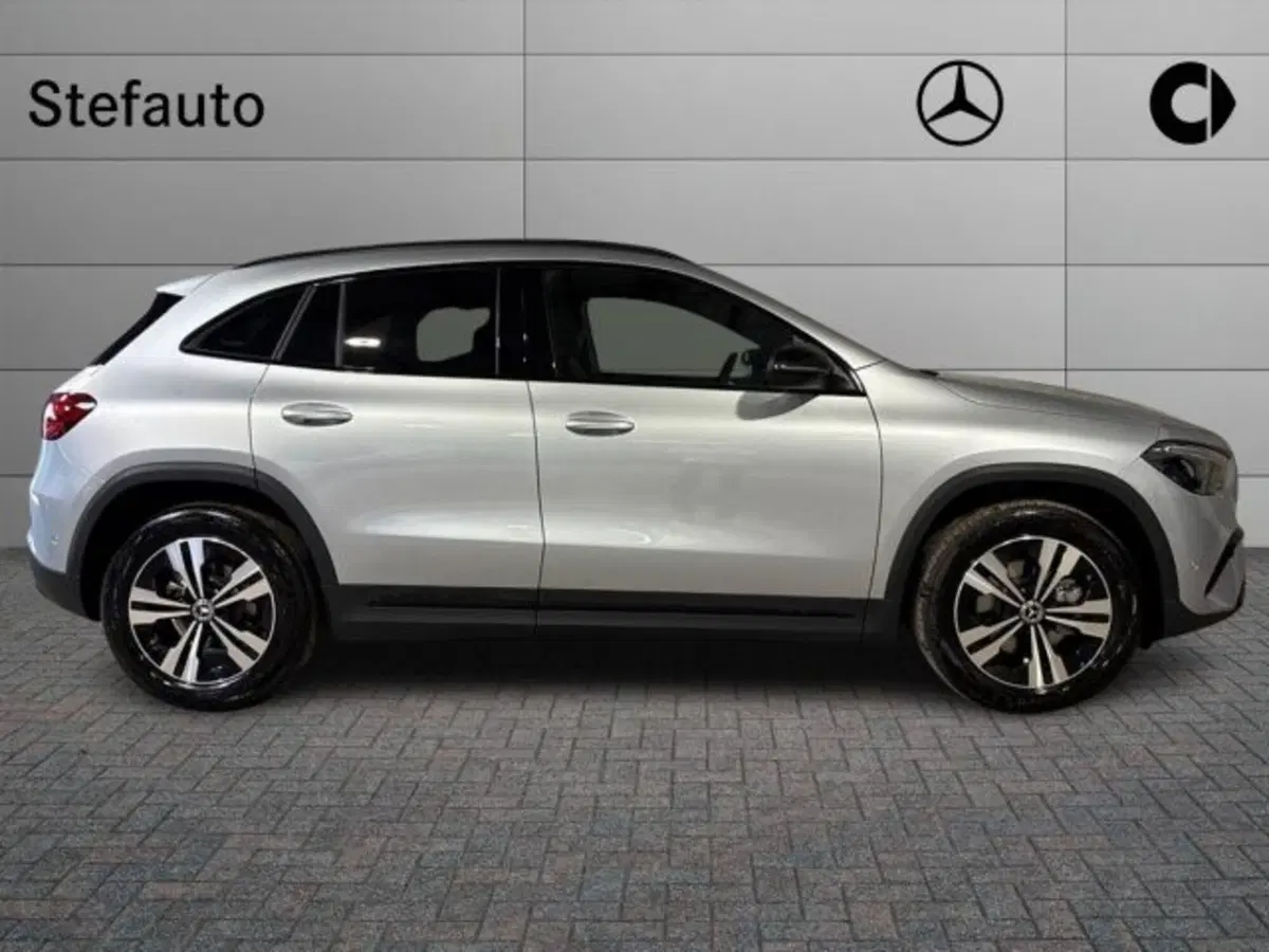 Mercedes-Benz GLA SUV nuova a Bologna (2)