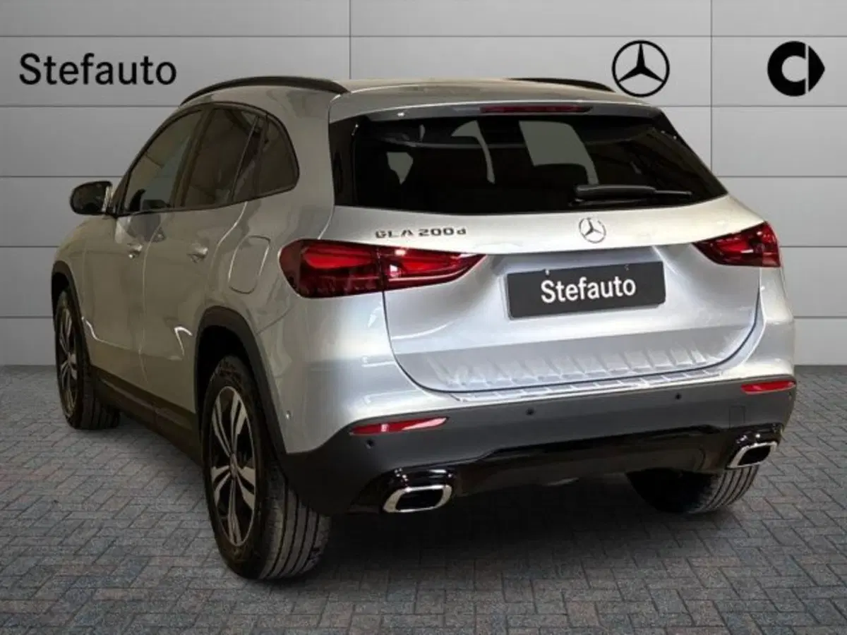Mercedes-Benz GLA SUV nuova a Bologna (5)