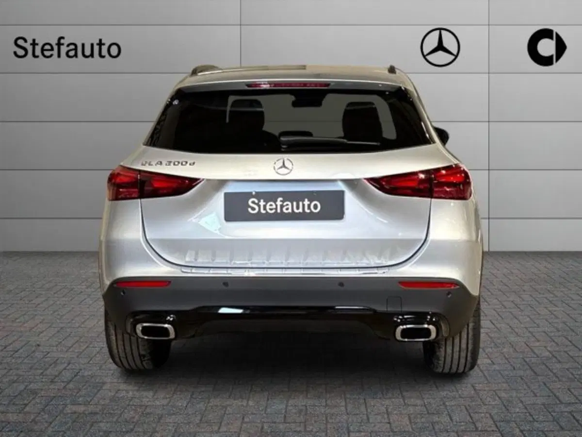 Mercedes-Benz GLA SUV nuova a Bologna (6)