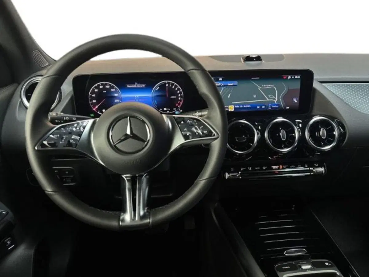 Mercedes-Benz GLA SUV nuova a Bologna (14)
