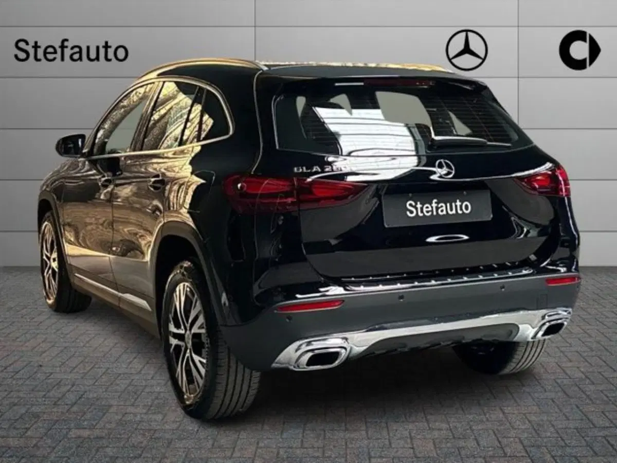 Mercedes-Benz GLA SUV nuova a Bologna (5)