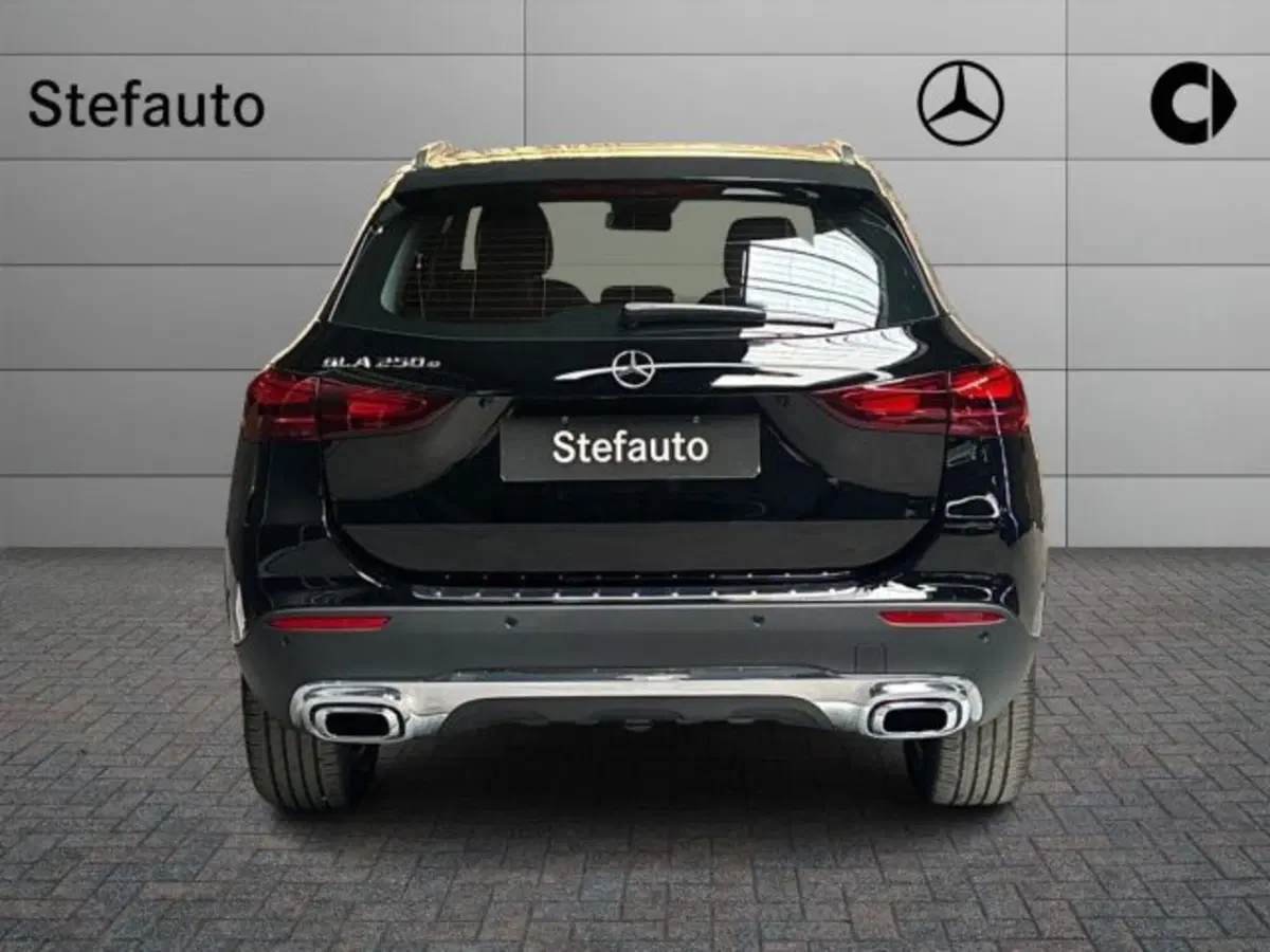 Mercedes-Benz GLA SUV nuova a Bologna (6)
