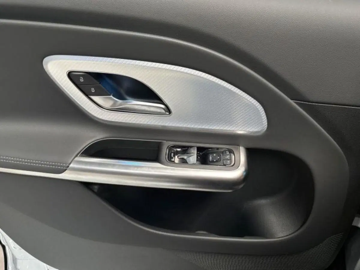 Mercedes-Benz GLB nuova a Bologna (10)