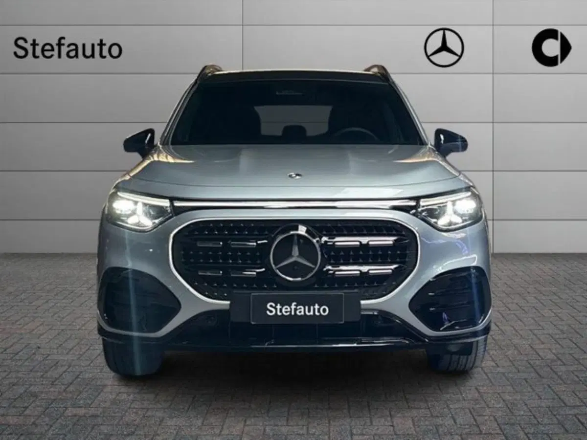 Mercedes-Benz GLB nuova a Bologna (4)