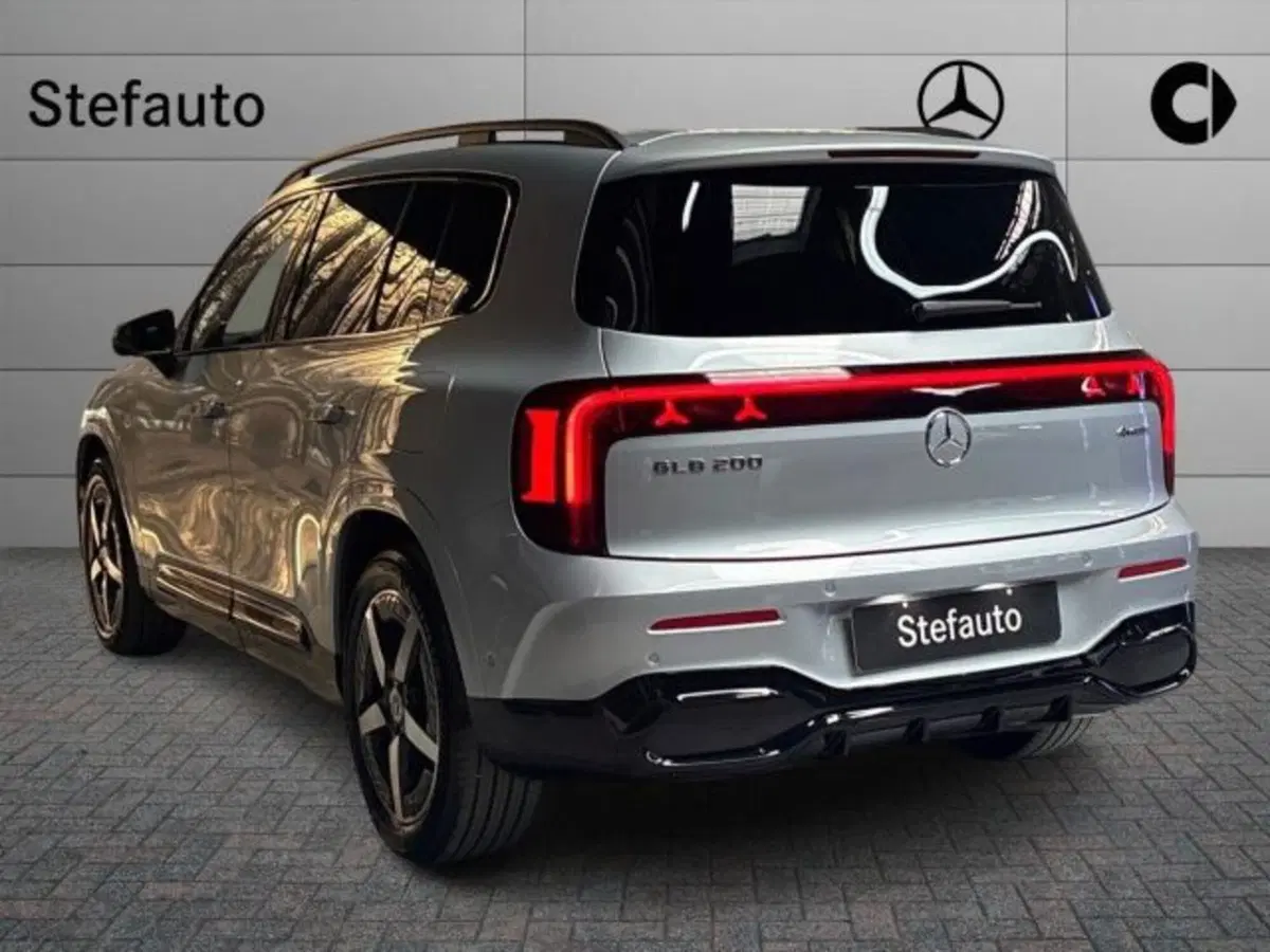 Mercedes-Benz GLB nuova a Bologna (5)