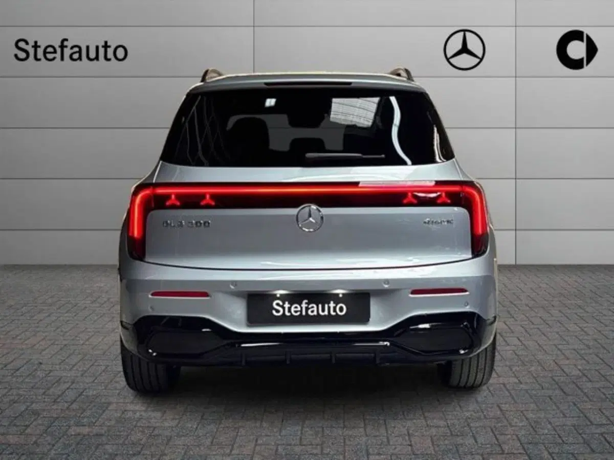 Mercedes-Benz GLB nuova a Bologna (6)