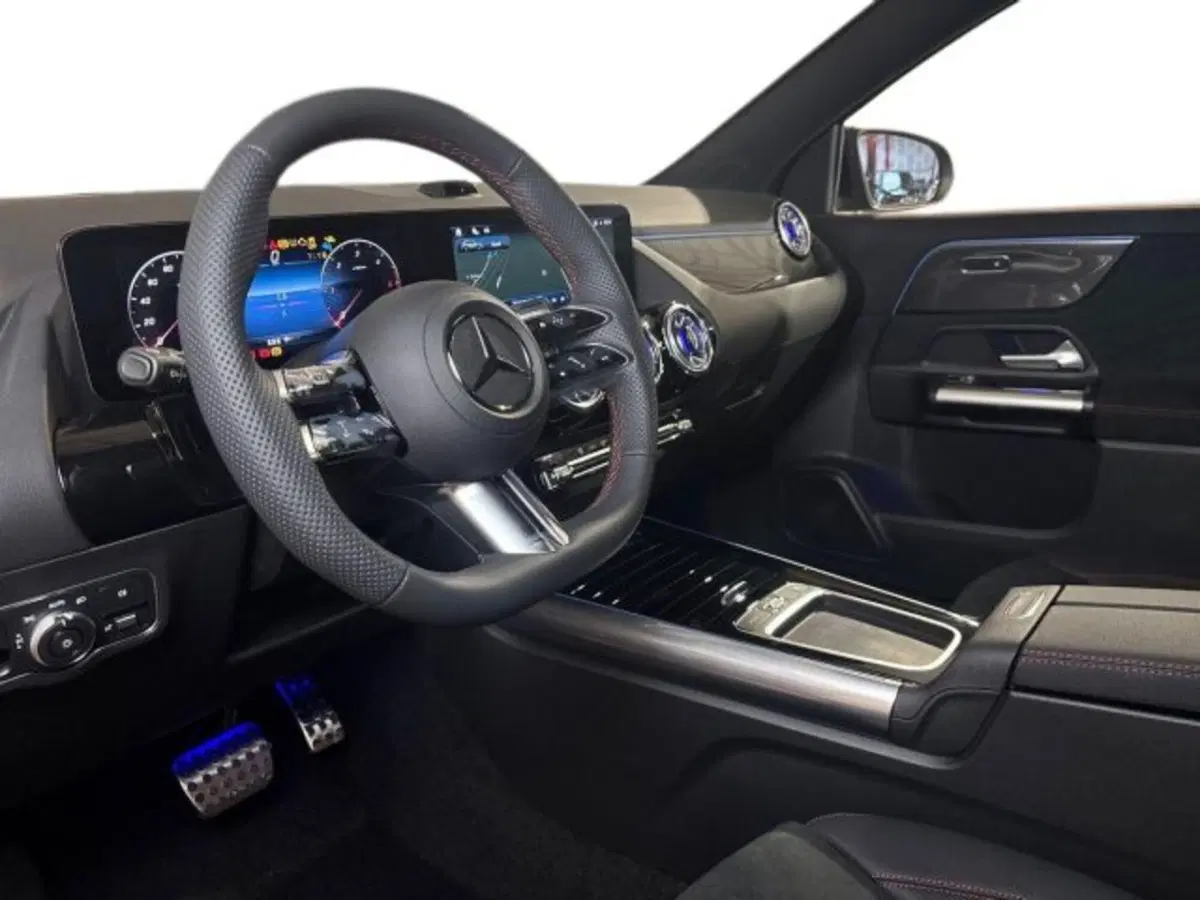 Mercedes-Benz GLA SUV nuova a Bologna (11)