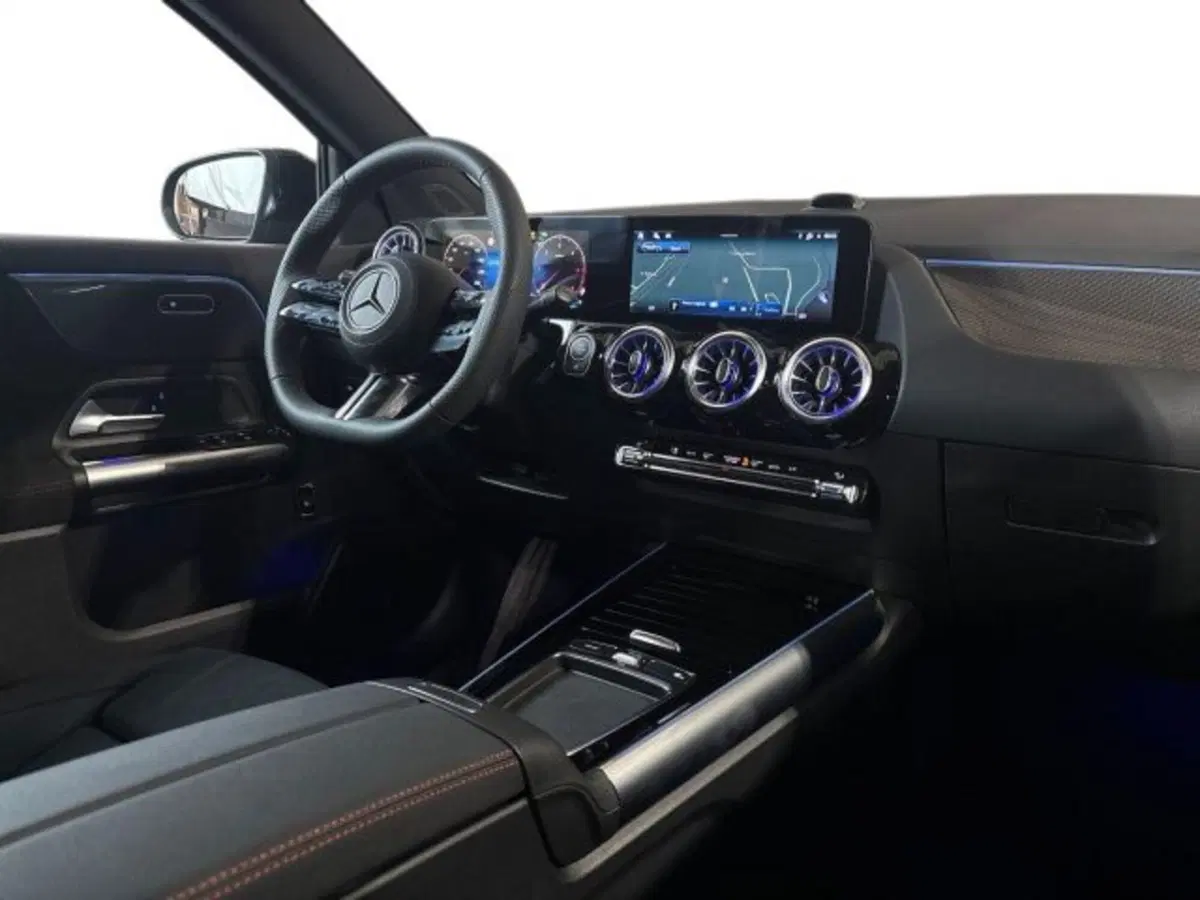 Mercedes-Benz GLA SUV nuova a Bologna (15)