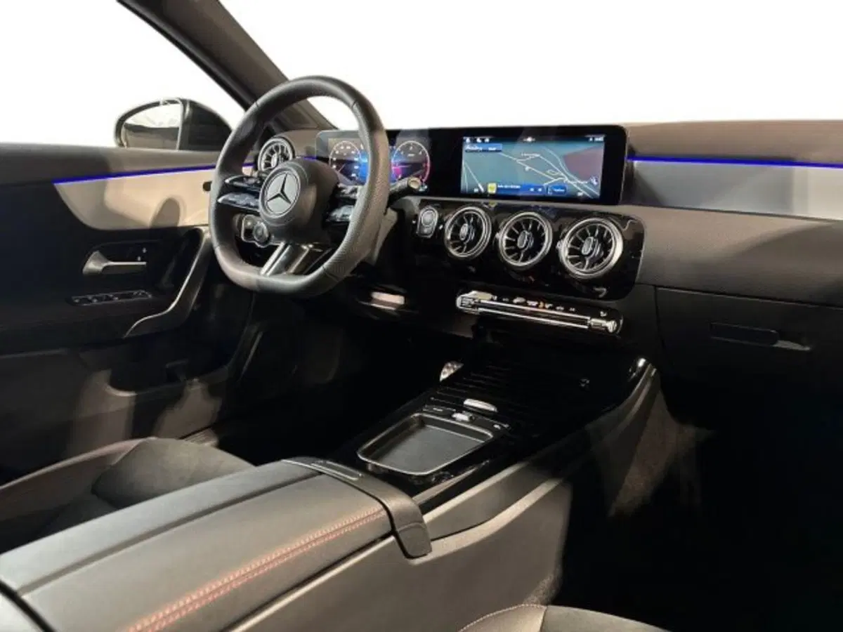 Mercedes-Benz Classe A nuova a Bologna (15)