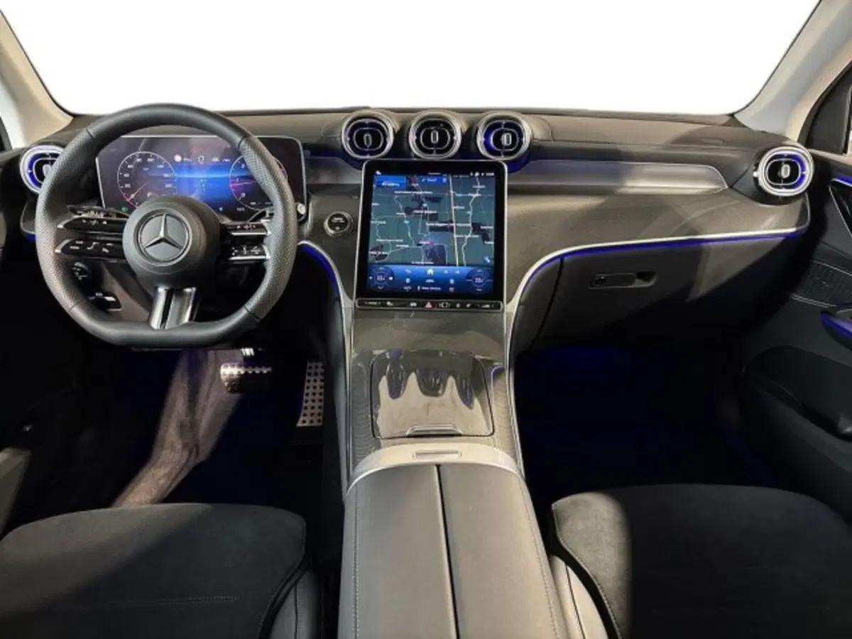 Mercedes-Benz GLC nuova a Bologna (13)