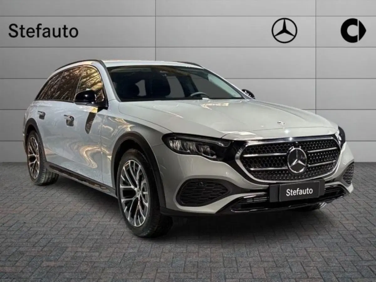 Mercedes-Benz Classe E Station Wagon nuova a Bologna