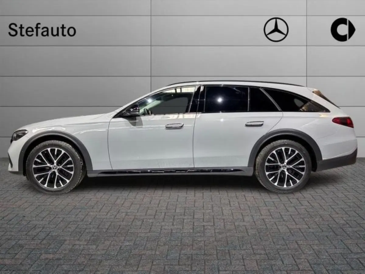 Mercedes-Benz Classe E Station Wagon nuova a Bologna (3)