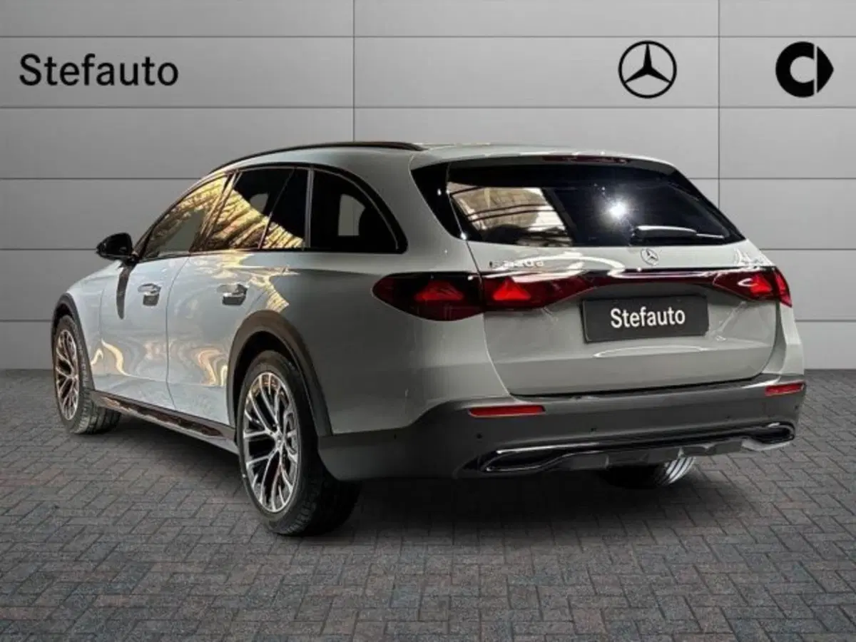 Mercedes-Benz Classe E Station Wagon nuova a Bologna (5)