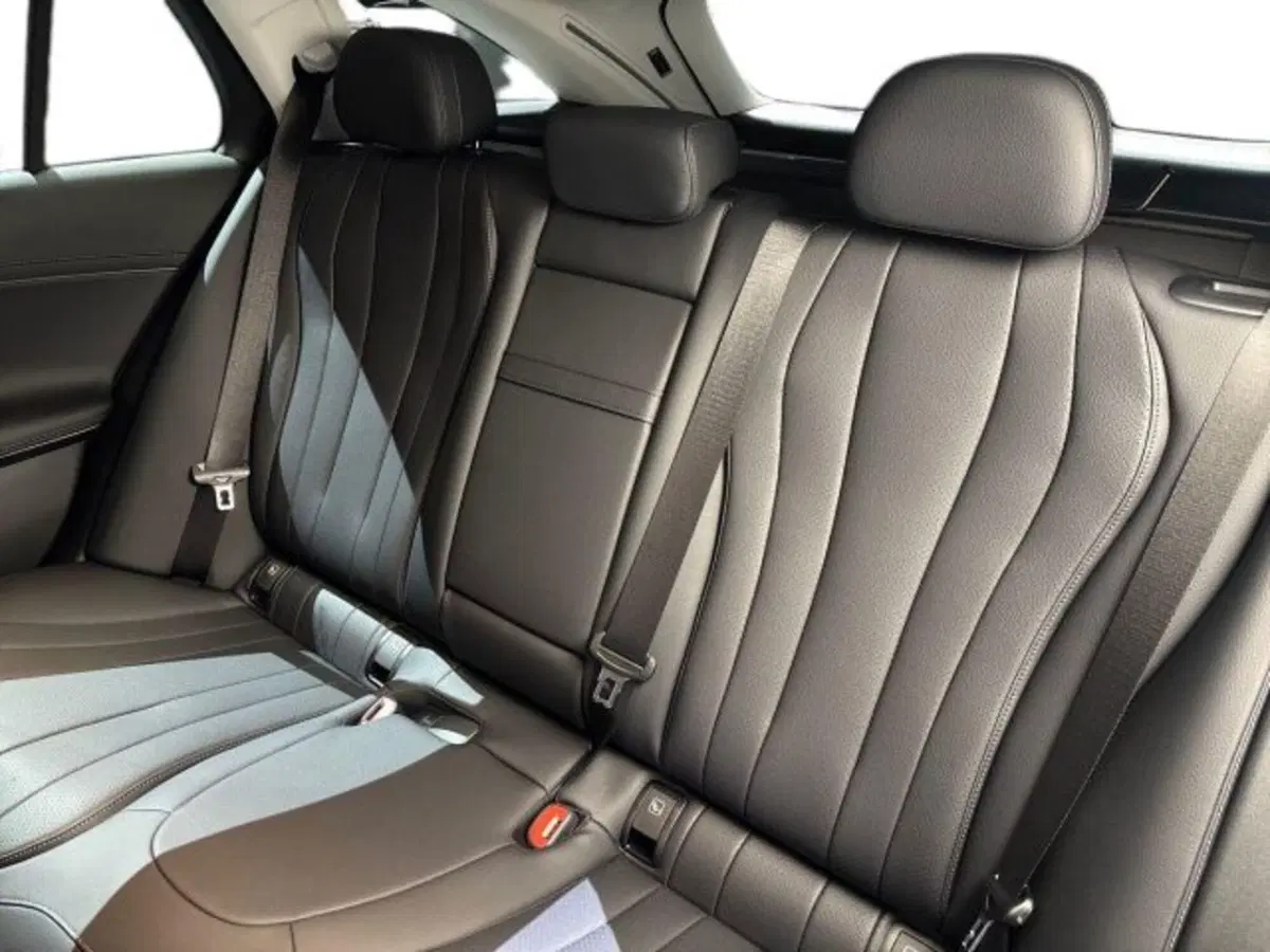 Mercedes-Benz Classe E Station Wagon nuova a Bologna (9)
