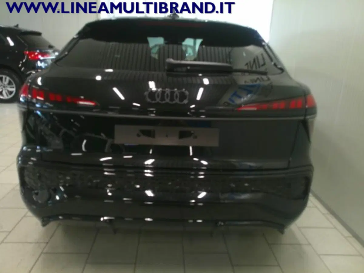 Audi Q3 Sportback nuova a Piacenza (11)