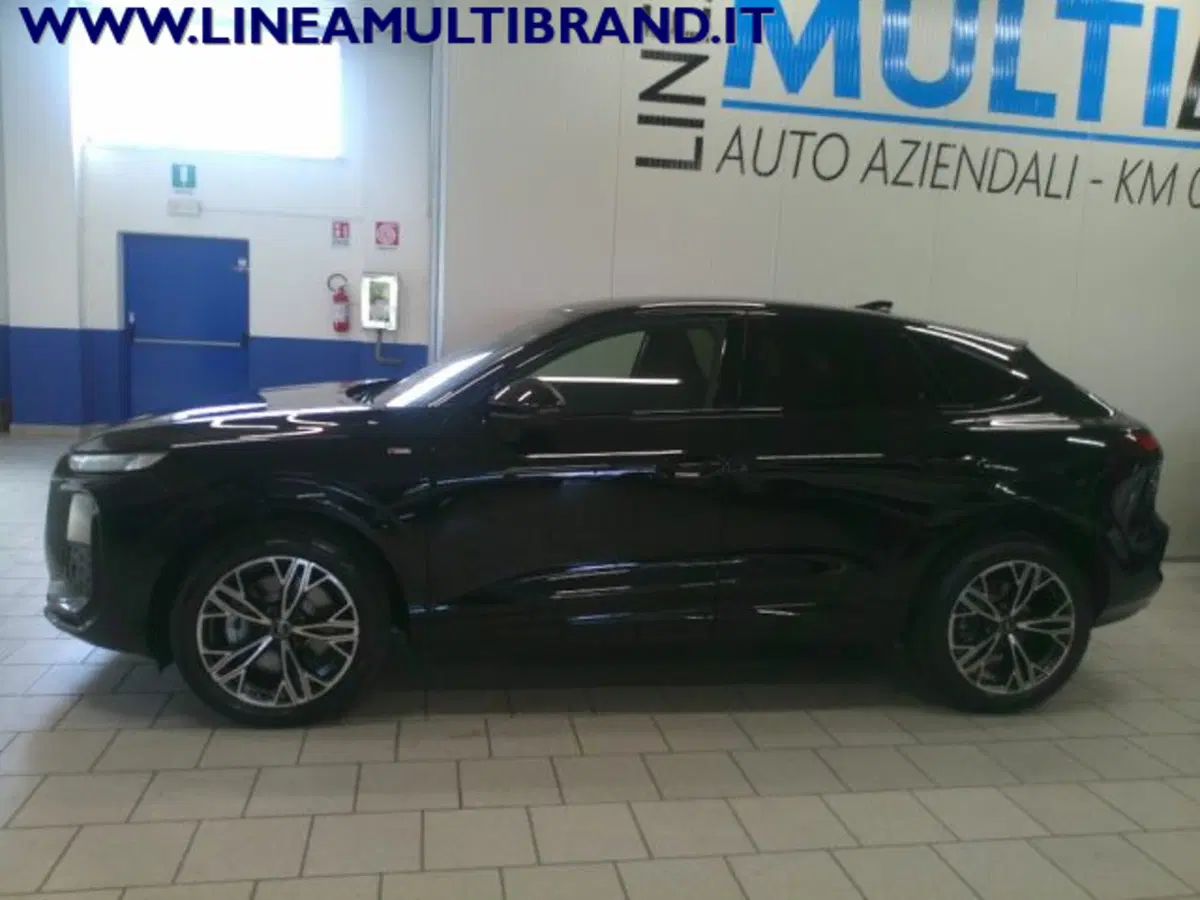 Audi Q3 Sportback nuova a Piacenza (2)
