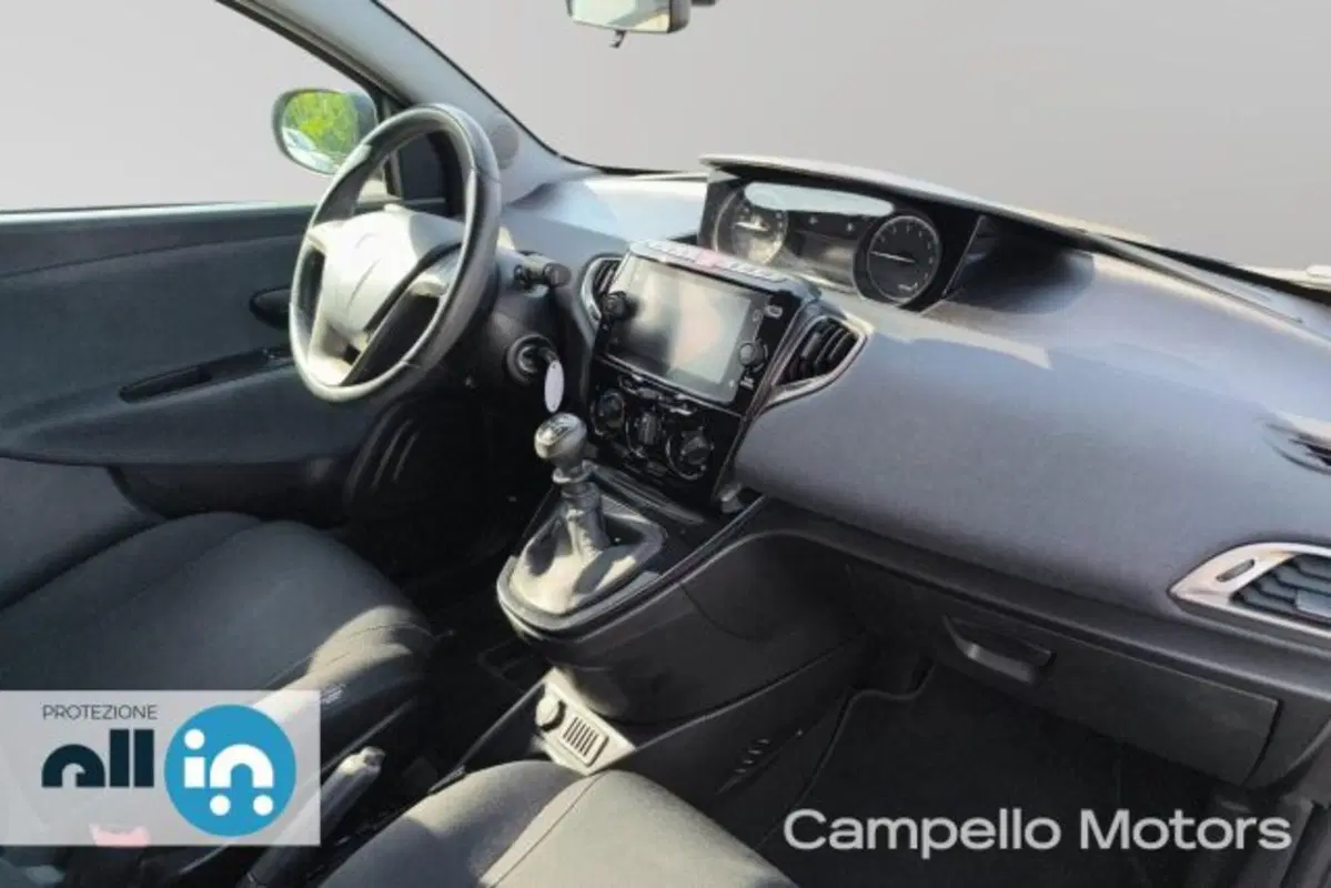 Lancia Ypsilon usata a Venezia (13)