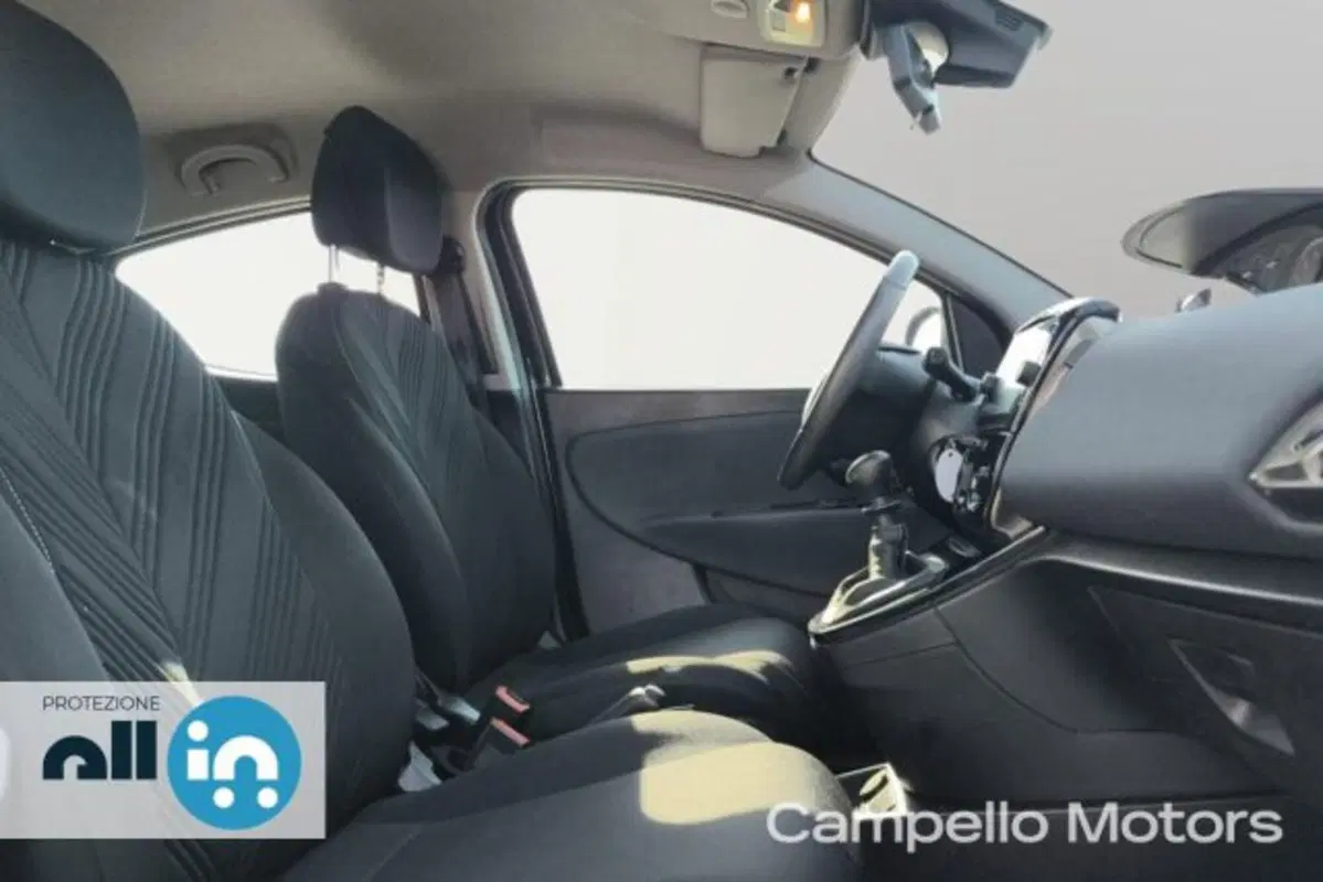 Lancia Ypsilon usata a Venezia (14)
