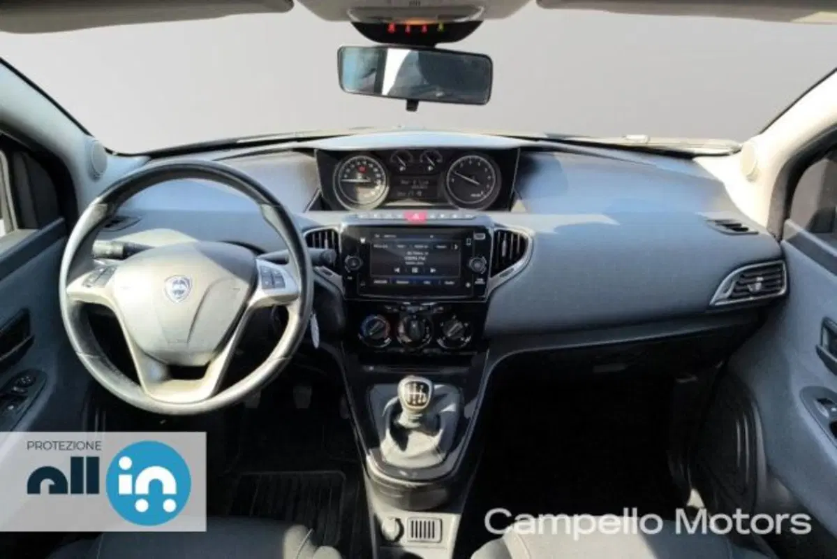 Lancia Ypsilon usata a Venezia (7)