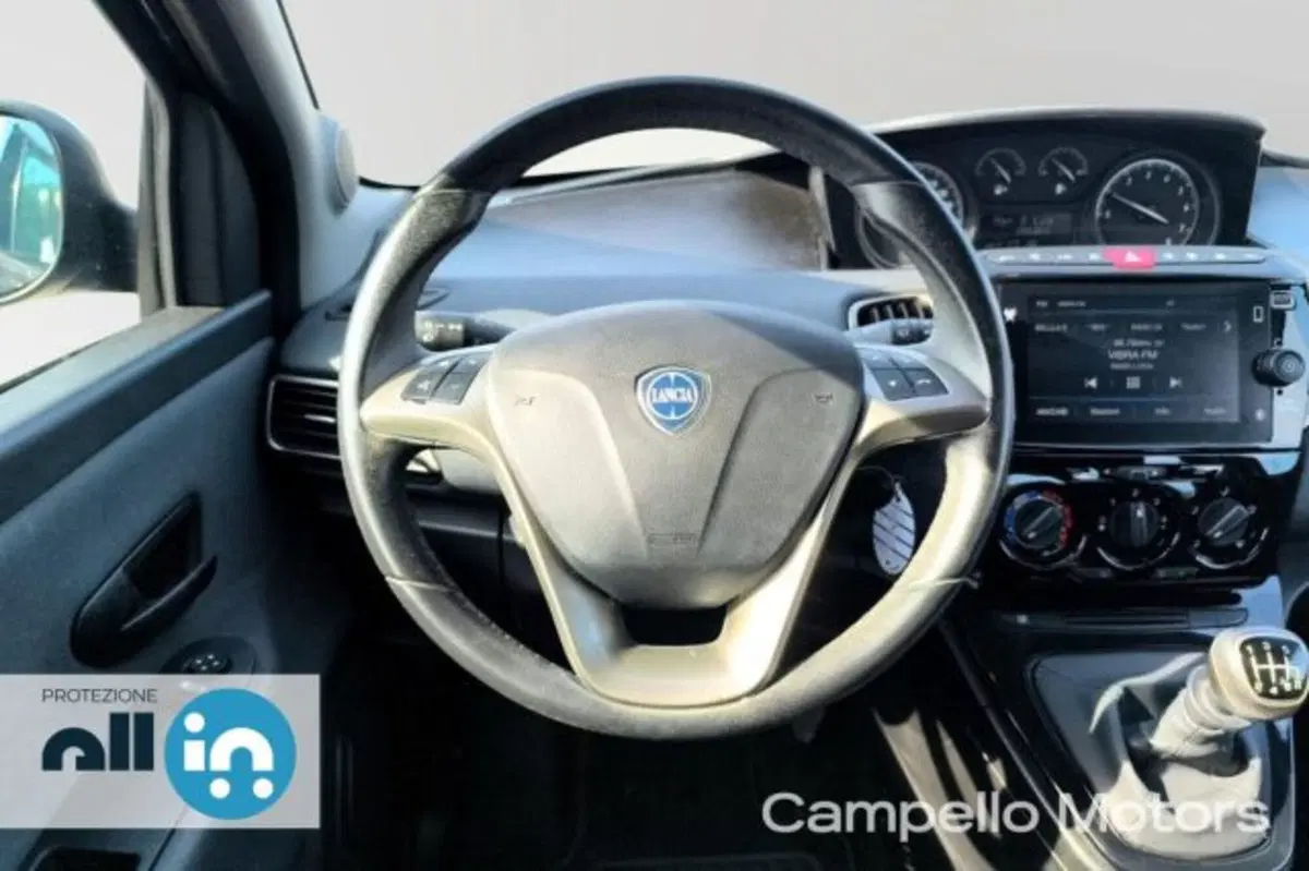 Lancia Ypsilon usata a Venezia (8)