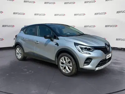 Renault Captur Full Hybrid E-Tech 145 CV Business del 2022 usata a Verona