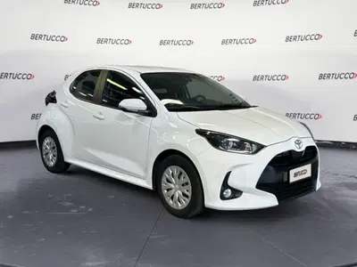 Toyota Yaris 1.0 5 porte Active nuova a Verona