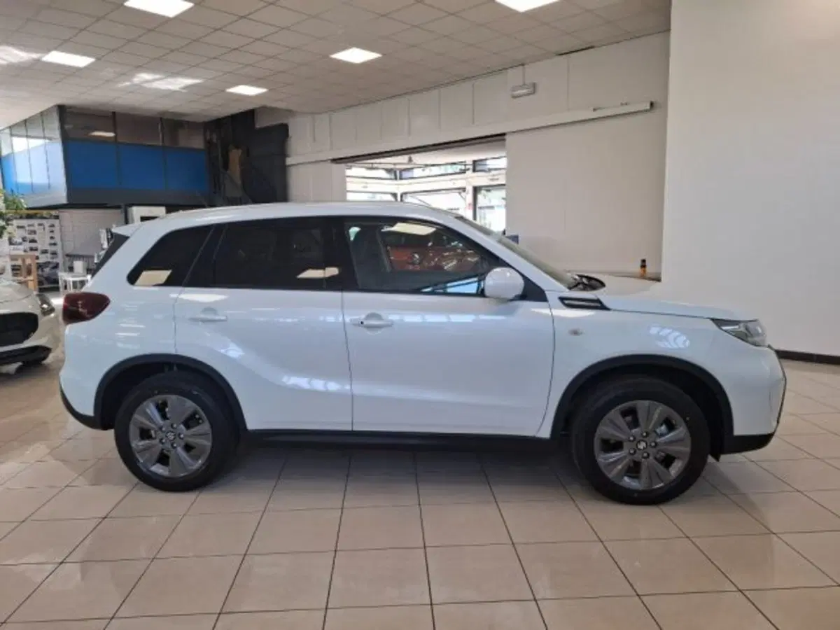 Suzuki Vitara nuova a Reggio Emilia (6)