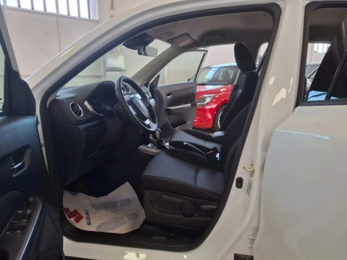 Suzuki Vitara nuova a Reggio Emilia (9)