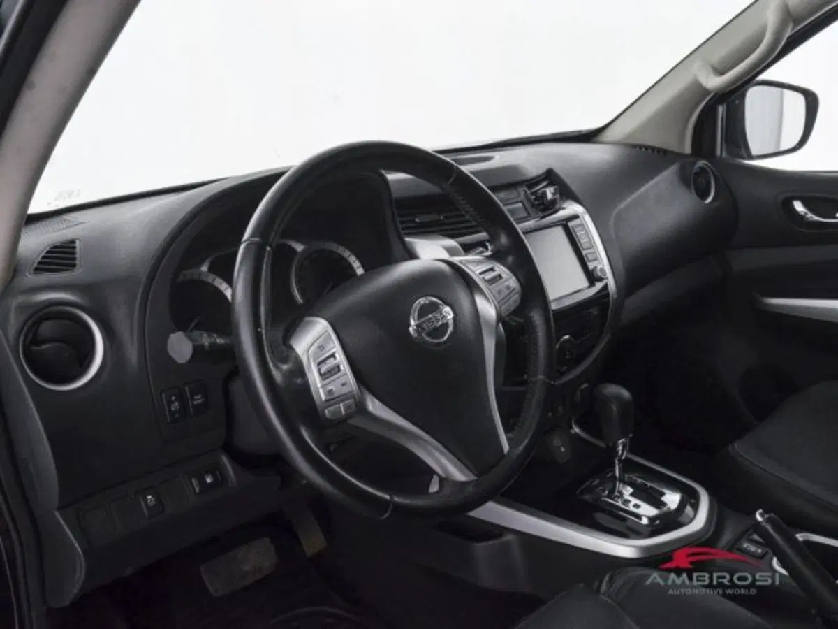 Nissan Navara usata a Perugia (8)