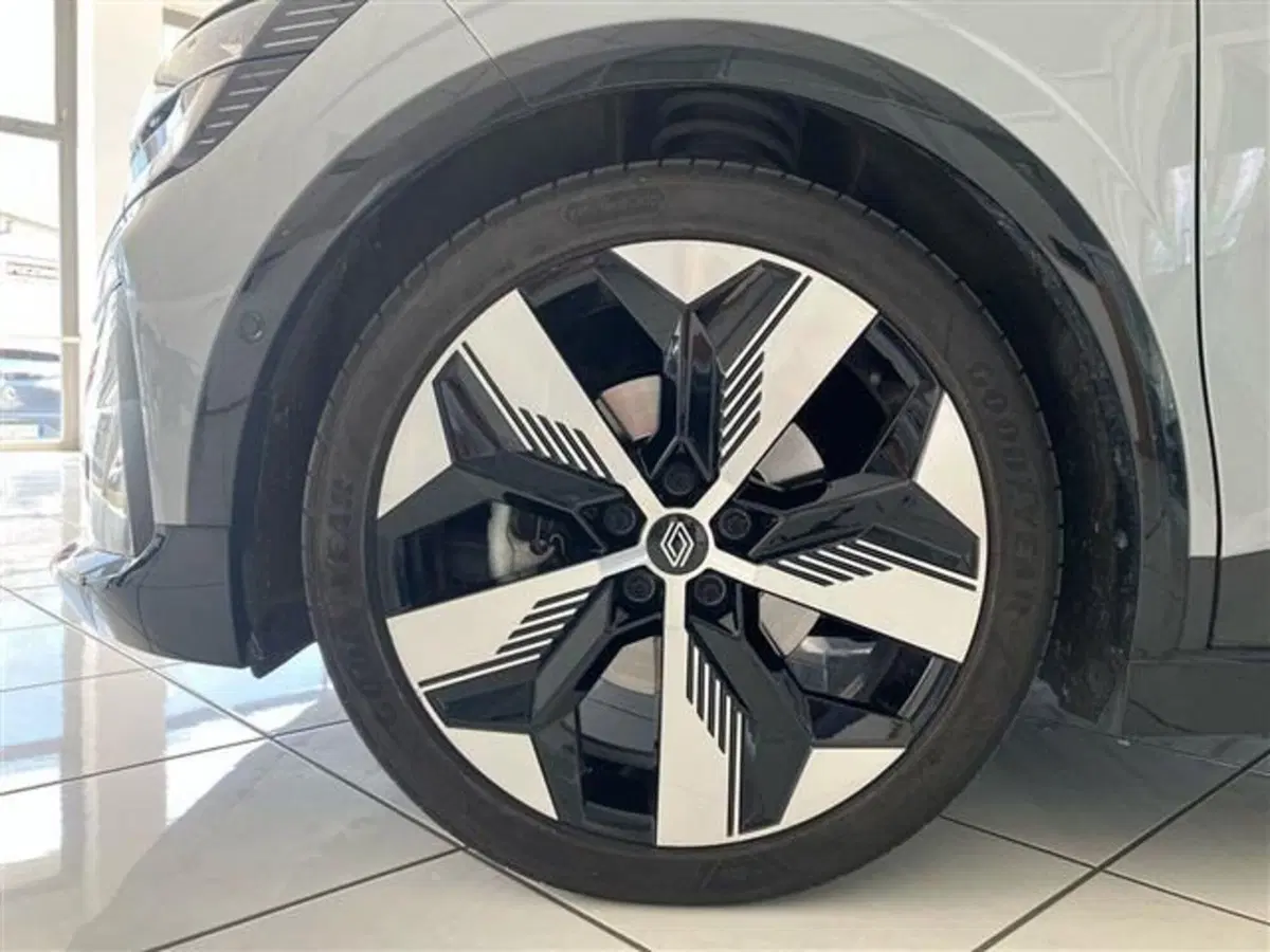 Renault Megane E-Tech Electric usata a Como (6)
