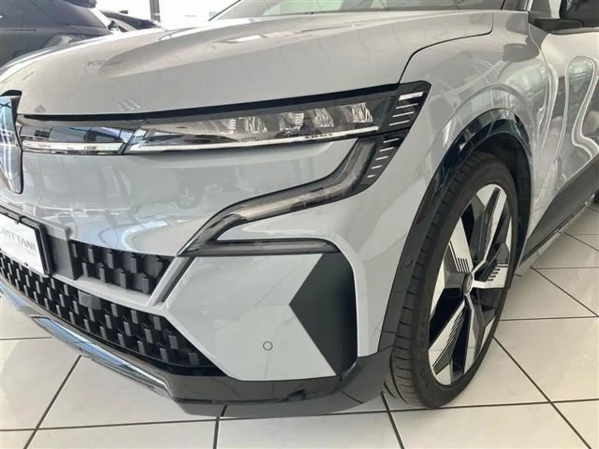 Renault Megane E-Tech Electric usata a Como (7)
