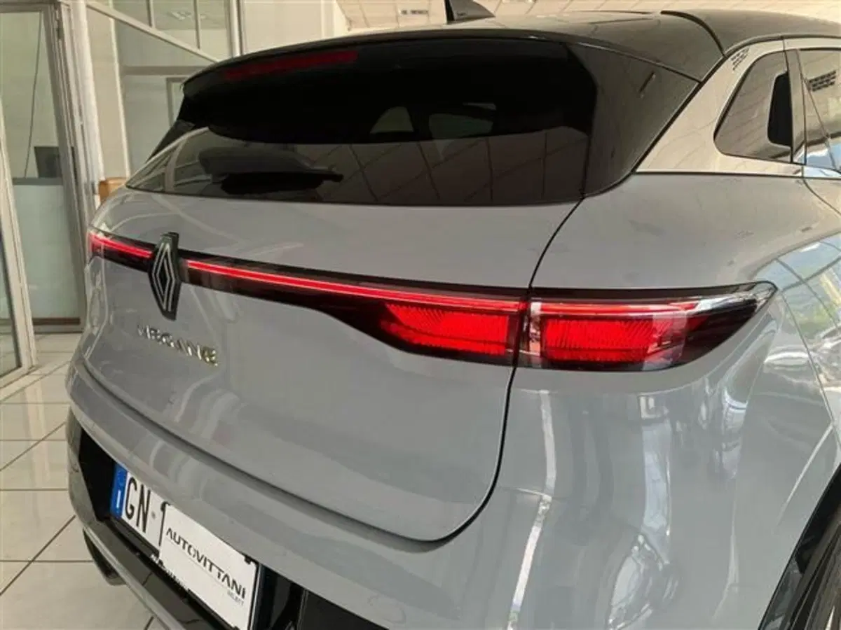 Renault Megane E-Tech Electric usata a Como (8)