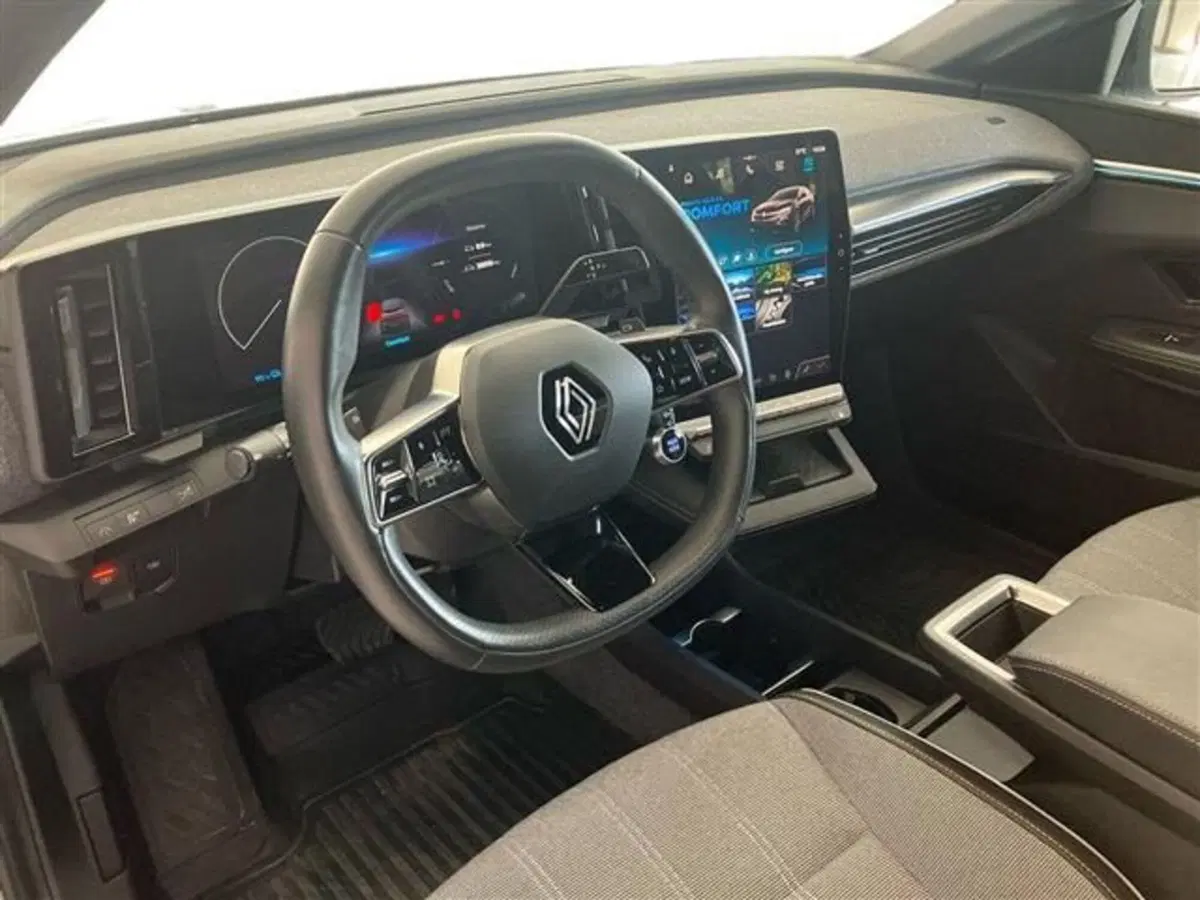 Renault Megane E-Tech Electric usata a Como (9)