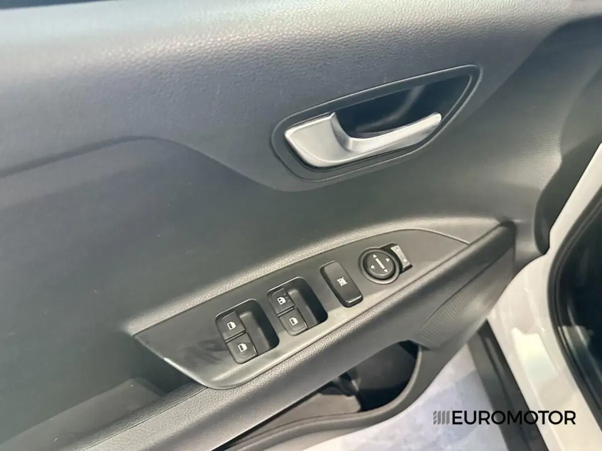 Kia Stonic usata a Bari (15)