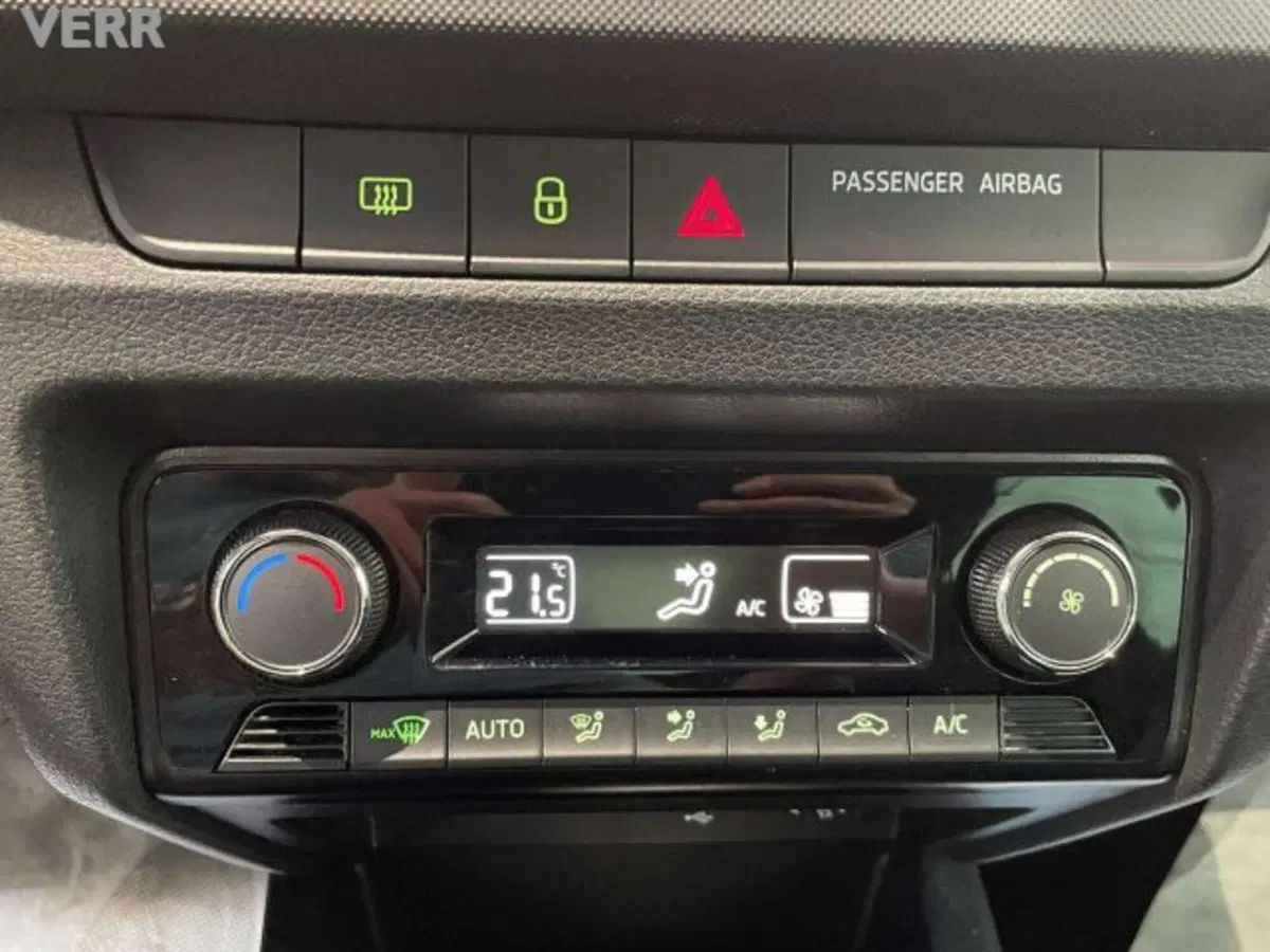 Skoda Fabia usata a Milano (11)