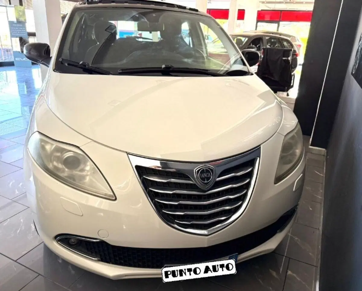 Lancia Ypsilon usata a Firenze (10)