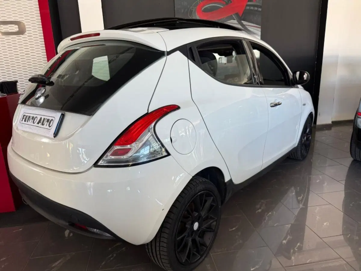 Lancia Ypsilon usata a Firenze (2)