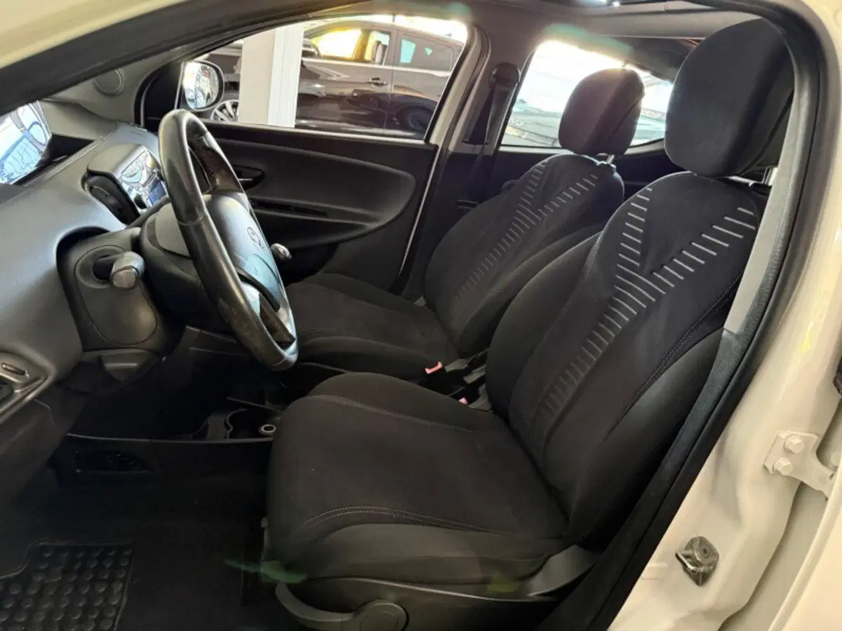 Lancia Ypsilon usata a Firenze (5)