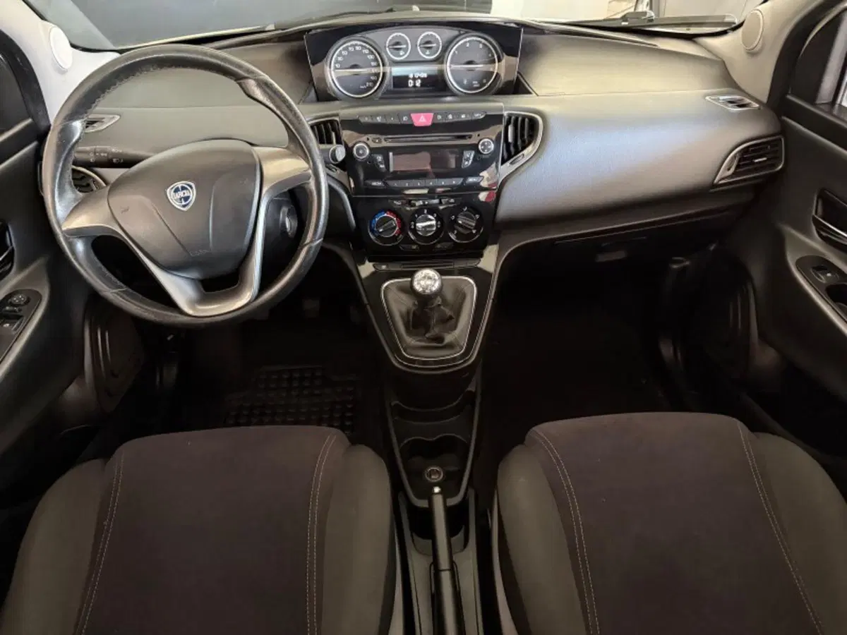 Lancia Ypsilon usata a Firenze (6)